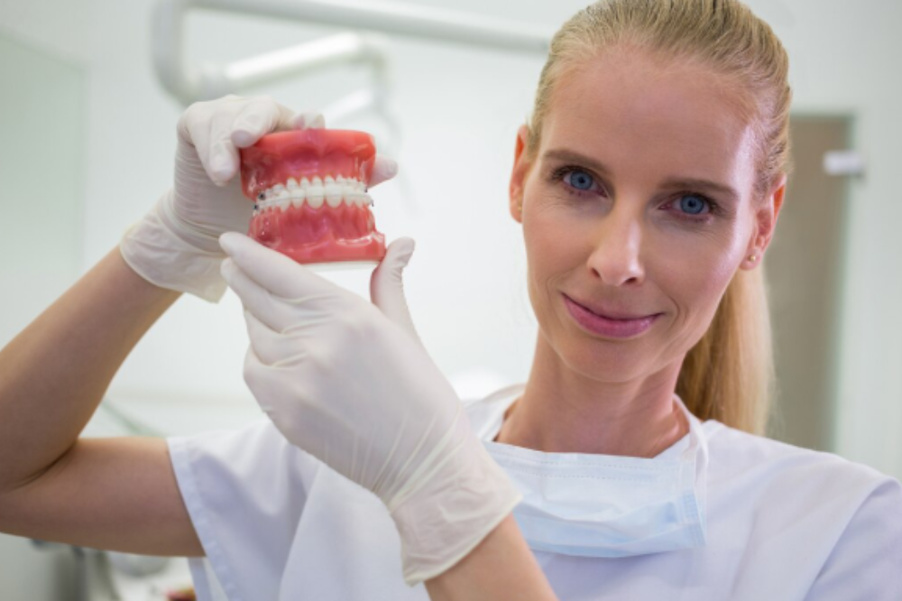 a female dentist in explaining to her patient
